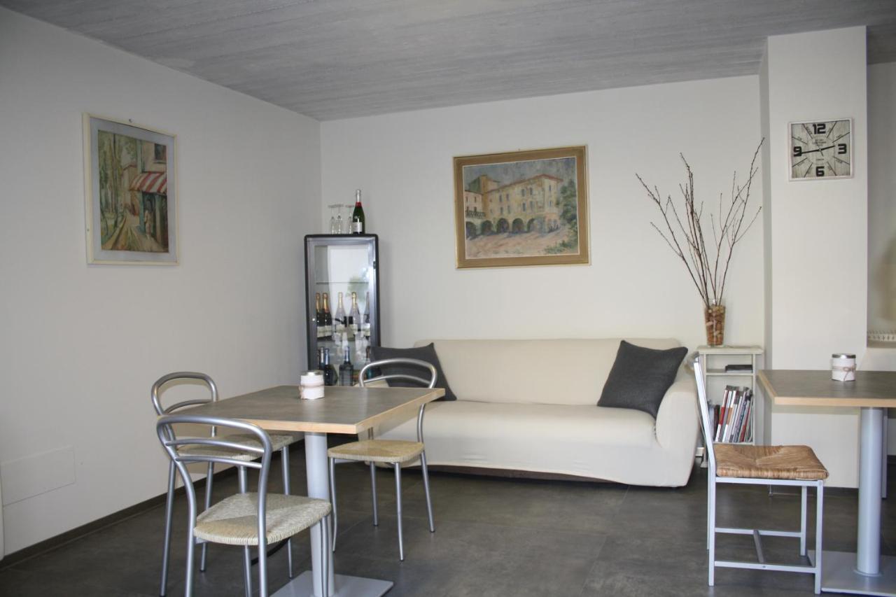 Cascina San Martino Bed & Breakfast Passirano Exterior foto